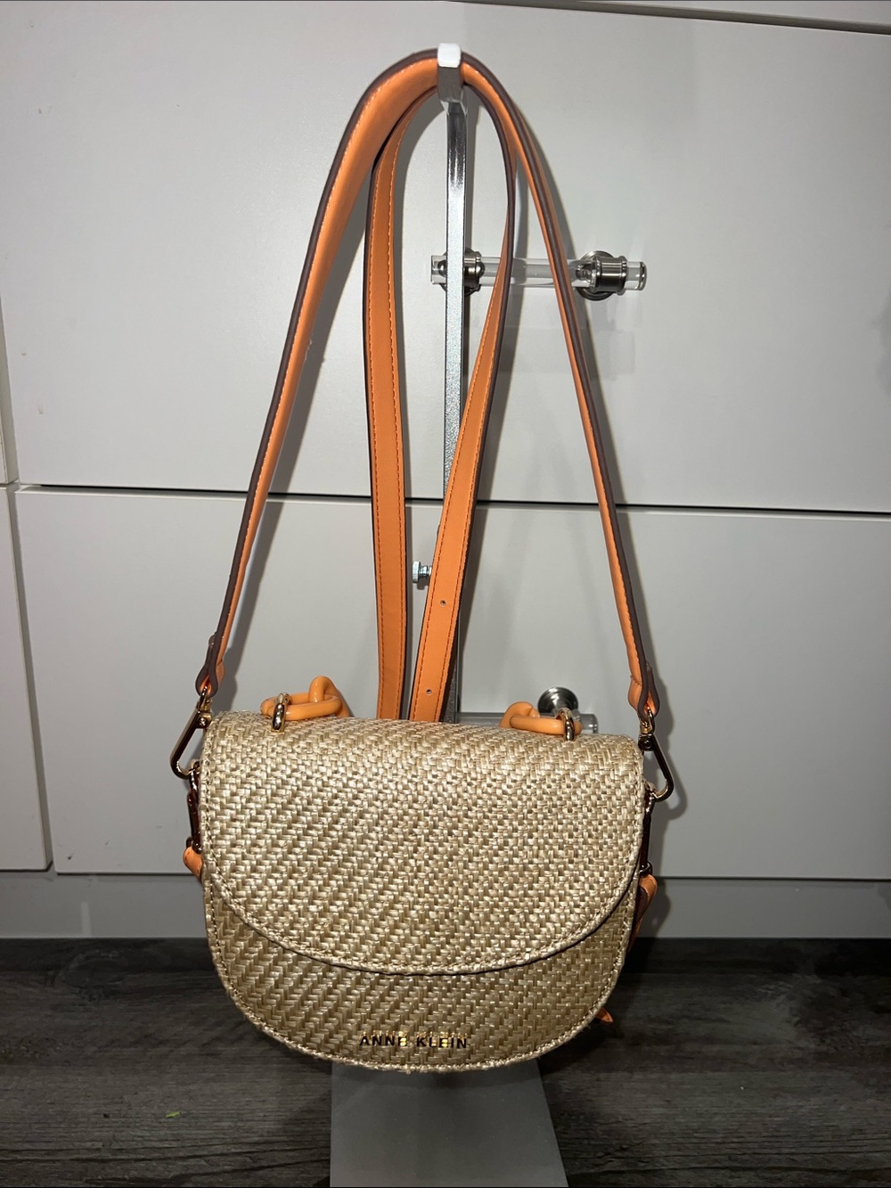 Anne Klein Mini Saddle Straw Crossbody w/ Peach/Coral Straps - Picture 3 of 10